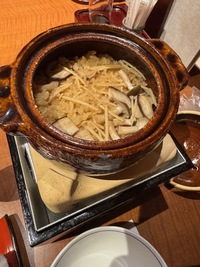 Kaiseki dinner: mushroom risotto in earthware pot
